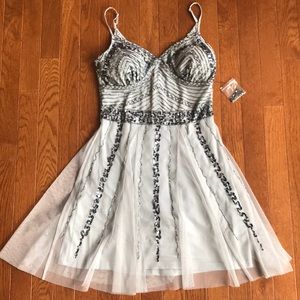 Gorgeous Formal Dress Size 1/2 (Juniors) NWOT